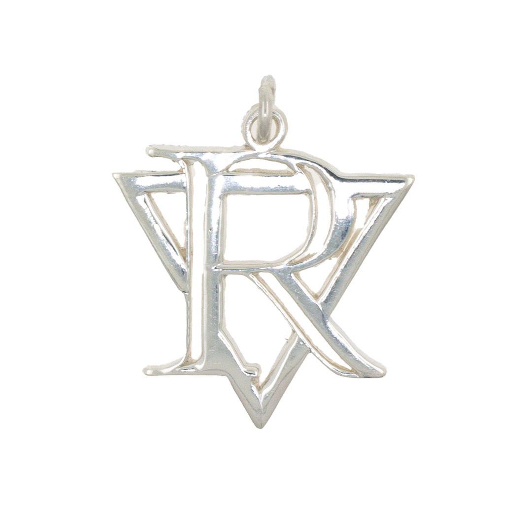 Dije Alfabeto Triangular | Red Prey Jewelry | AnnaMar Atelier