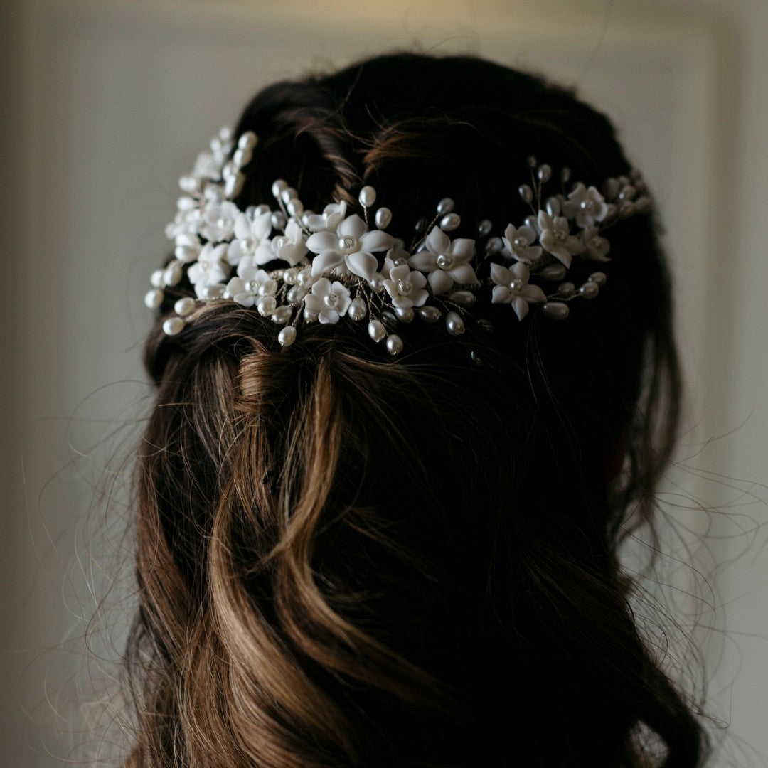 Peineta Dara | Porcelana y Perlas | Patricia Zúñiga Joyería | AnnaMar Atelier