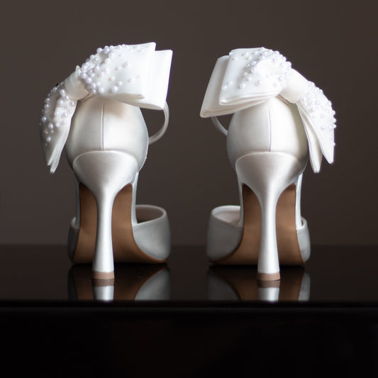 Atenea con Moño Bordado de Perlas